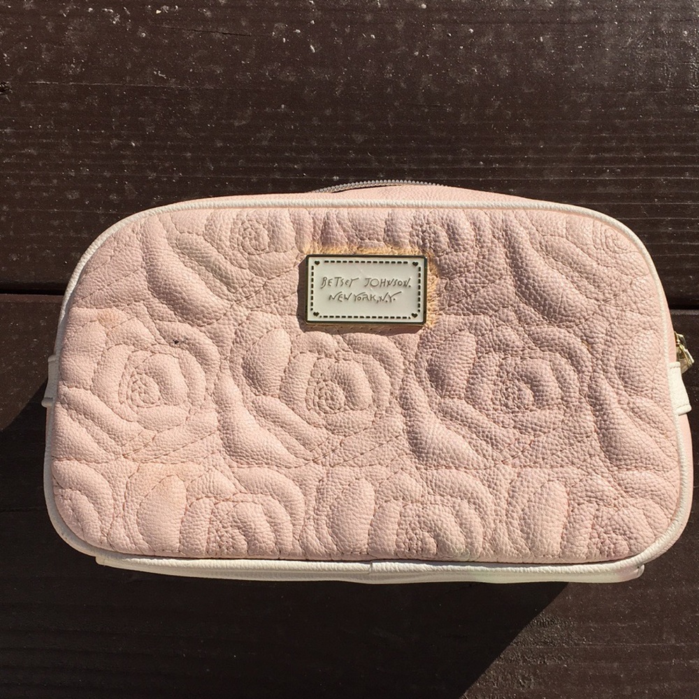🔴SOLD🔴 BETSEY JOHNSON MAKEUP BAG - Picture 5 of 6